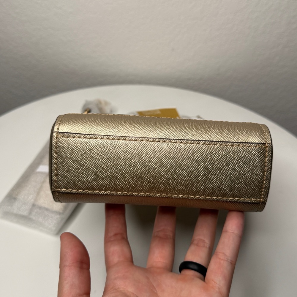 Michael Kors Vincent Pale Gold Embossed Logo Crossbody Bag Cardholder NWT - Picture 7 of 12